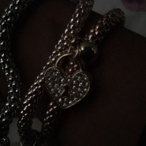 Meet your Posher, Lovina